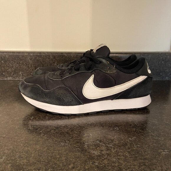 Nike Valiant Sneaker - Size 7 - Picture 4 of 10